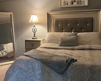 Elegant Escape: Cozy, Spacious, By Jfk - Queens - Chambre