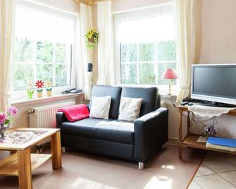 Attractive Apartment in Bettenfeld Wiith Garden and BBQ - Meerfeld - Wohnzimmer