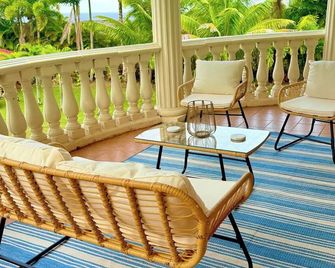 Tropical 1BR Hideaway w/ Balcony near surf Beaches - Pepeekeo - Balcón