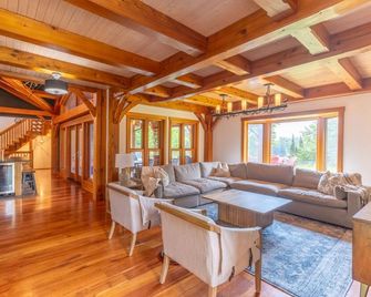 Luxury Cottage on Private Lake - Dwight