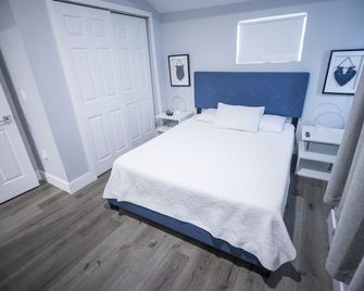 The Front Porch - Sanford - Bedroom