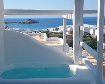Mr & Mrs White Mykonos - Psarrou - Балкон