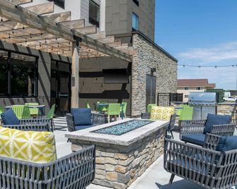 Fairfield by Marriott Inn & Suites Norfolk - Norfolk - Terasa
