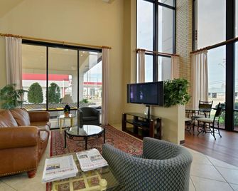 Econo Lodge Springfield I-44 - Springfield - Living room