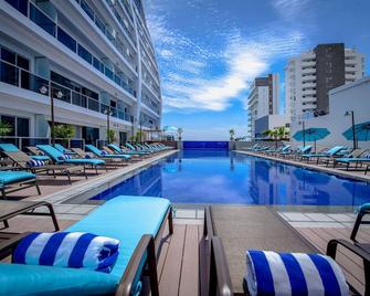 Wyndham Manta Sail Plaza Hotel and Convention Center - Manta - Pool