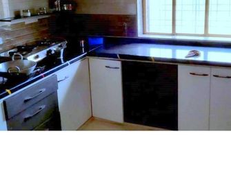 Geeta Villa is a peaceful countryside homestay set in the quiet village . - Dūngarpur - Kitchen