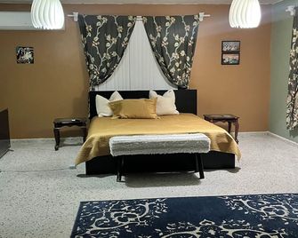 Mountainous Mansion - Florida - Bedroom