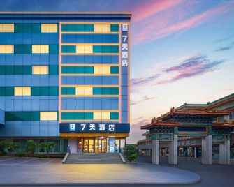 7 Days Hotel (Penglai Ge Dengzhou Road Market) - Yantai - Bygning