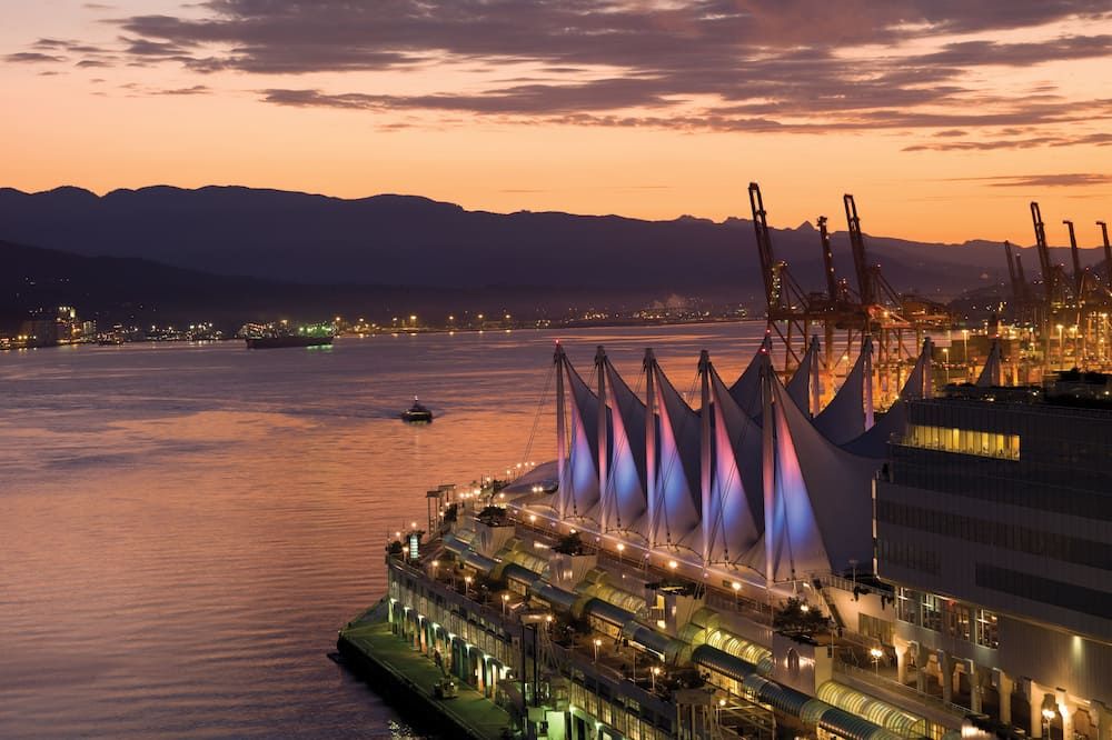 Holiday Inn & Suites Vancouver Downtown By IHG thumbnail 3