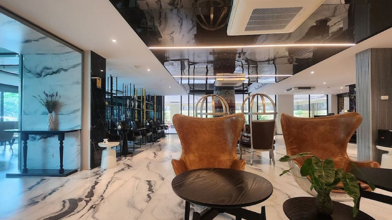 撒拉希尼全套房酒店