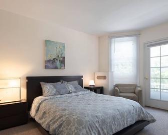 Spacious Roland Park Apt near Hopkins - Baltimore - Bedroom