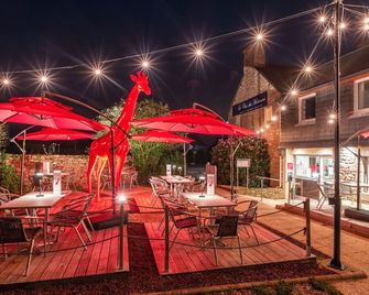 Logis Hôtel Vannes Nord Le Clos Des Hortensias - Locqueltas - Patio