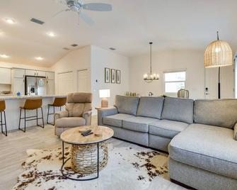 The Villages Home with Golf Cart and Community Pools! - The Villages - Living room