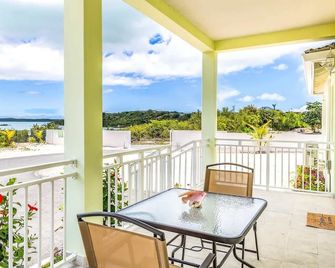 Tropical Jungle Oasis with Lagoon Views, Good WiFi - Providenciales - Balkong