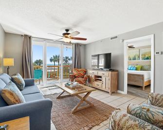 Pelican Beach Resort by Panhandle Getaways - Destin - Living room