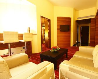 Grand Estancia - Salem - Sala de estar