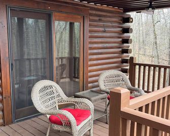 Spectacular Log Home...12 Acres on Private Cove, Lakefront - Shell Knob - Balcony