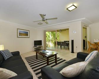 Seascape Holidays- Sands Resort - Port Douglas - Living room