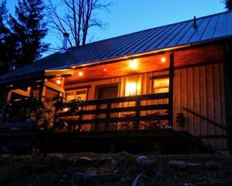 Packwood Ski & Vacation Getaway - Packwood - Building