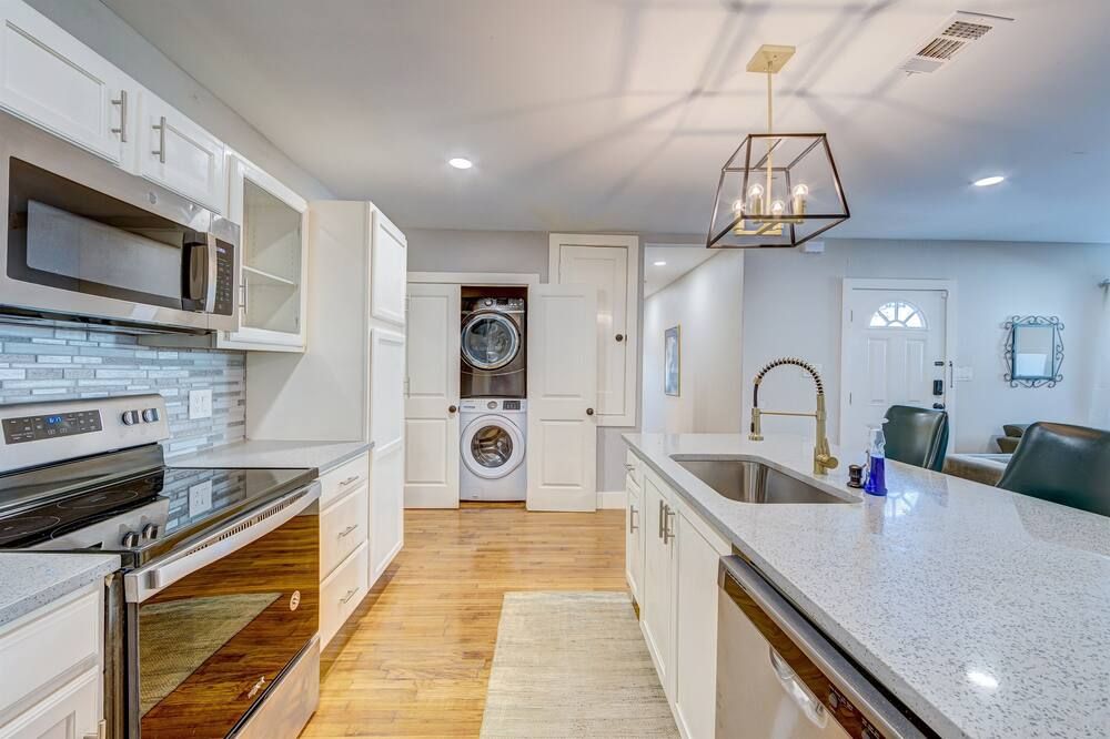 Fully Updated Uptown Dallas House - 1 Mile to Downtown! - دالاس - مطبخ