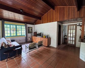 Nature, pool, lagoon, trails and horses - Bom Jesus dos Perdões - Living room