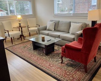Near Downtown-Hpu-High Point Regional - High Point - Living room