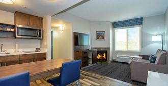 Hampton Inn & Suites Flagstaff - פלגסטאף - סלון