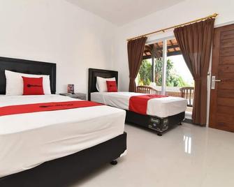 RedDoorz near Tanjung Benoa Beach - South Kuta - Habitación