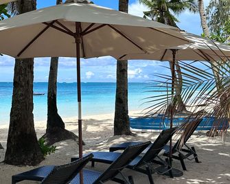 Sundown Resort & Austrian Pension House - Boracay - Playa