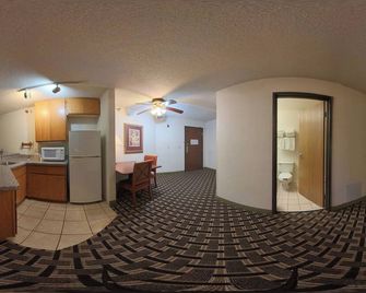 Blue way Inn & Suites Minneapolis Airport Eagan - Mall of America - 伊根 - 走廊
