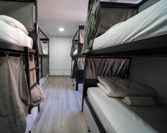 Be Happy Hostel - Albergue en el centro de Nerja - Nerja