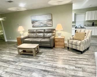 Ocean Springs Cottage 2 Bedroom 2 Bath - Ocean Springs - Huiskamer