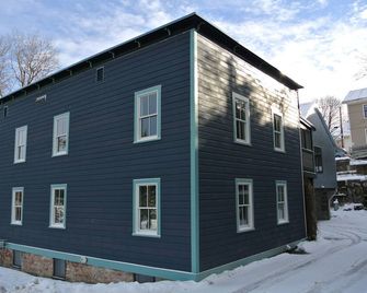 Artfully furnished guest house - Burlington - Edificio