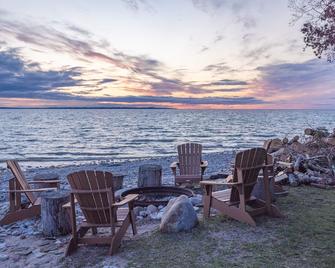 Late Sept Week Open 200' Sunset Beach Modern House Wifi Fireplace Pet Friendly - Ellsworth