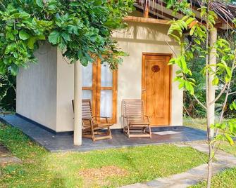 River paradise safari house with cooking class - Udawalawa - Innenhof