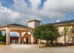 Days Inn & Suites by Wyndham New Iberia - New Iberia - Gebouw