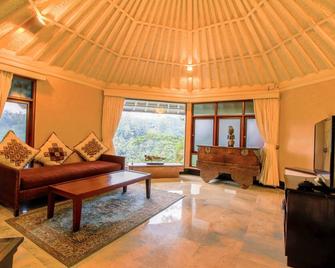 Kupu Kupu Barong Villas And Tree Spa By - Ubud - Living room