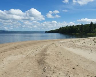 Mayfly Tiny House on fresh water Lake Ainslie 12 min distant to Inverness beach - Inverness - Beach