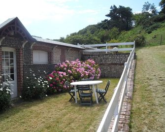 Atypical loft with independent garden - Yport - Patio