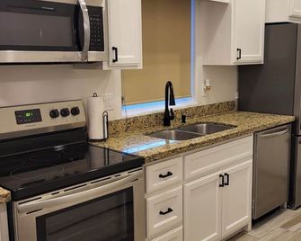 Quiet Port Isabel Getaway – Sleeps 6, Pool, Gated Community - Port Isabel - Keuken