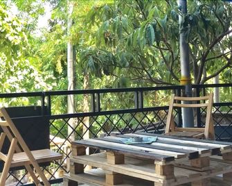 Tbilisi Friendly Hostel - Tiflis - Balcón