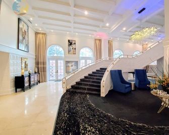 Large Deluxe Corner Apartment for Large Groups - 521 - Miami Beach - Salónek