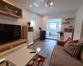 Vacation home by the forest in Müllrose. Fully furnished and refurbished. Near the lake - Müllrose - Sala de estar