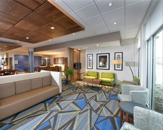 Holiday Inn Express & Suites Millersburg By IHG - Millersburg - Lobby