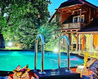 Ohana Boutique Hotel - Vistisoara - Pool