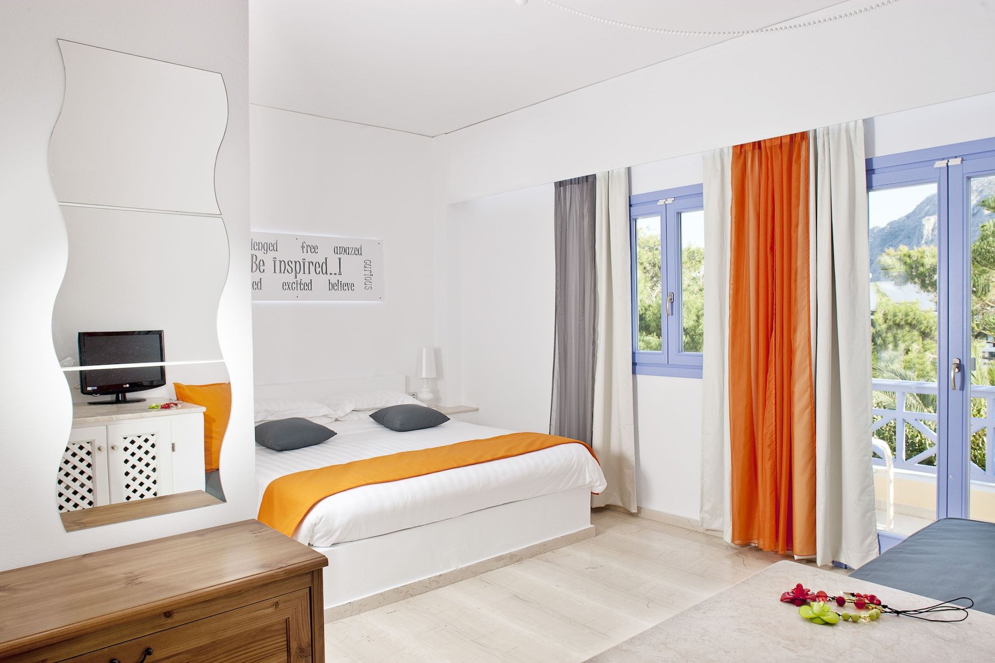 Acqua Vatos Santorini Hotel - קאמארי