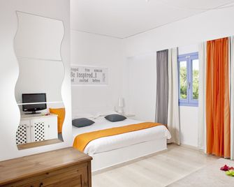 Acqua Vatos Santorini Hotel - קאמארי