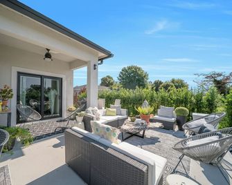 Hidden Gem! Luxury Palm Home with Modern Comfort - LaBelle - Патіо