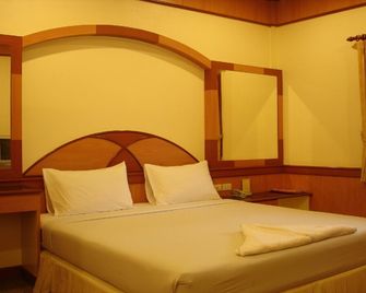 Seaza Hotel - Chumphon - Bedroom