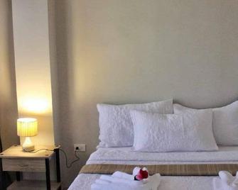 Cozy 3-bedroom condo with WiFi and fitness room in cool Tagbilaran City. - Tagbilaran - Bedroom